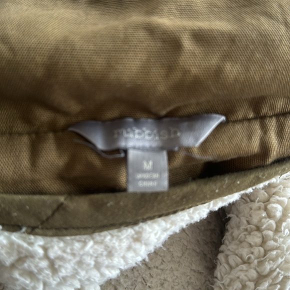 Green jacket with fuzzy lining in body section and hood - Picture 5 of 5